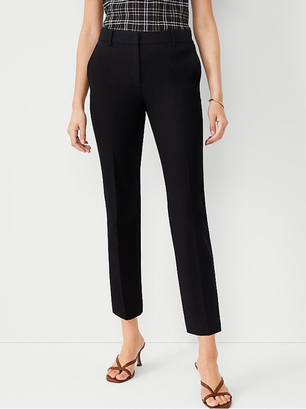 Ann Taylor Black Cropped Curvy Fit Mid Rise Pants Size 6